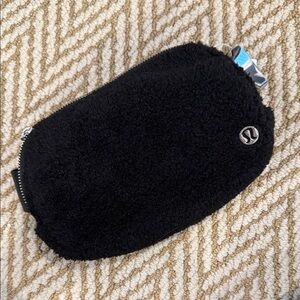 NWT LULULEMON Black Fleece Belt Bag
